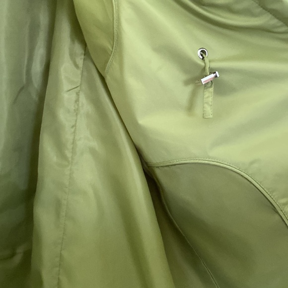 Alfani charteuse rain coat is size 16 - Picture 5 of 6